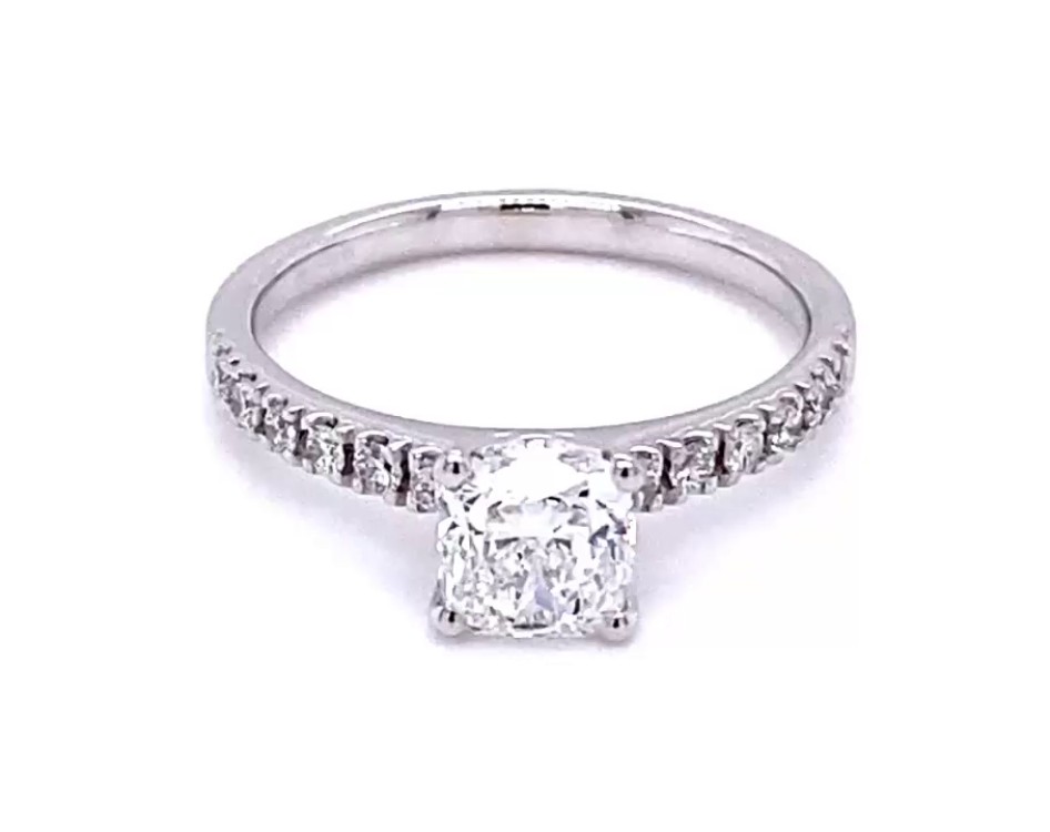 18k white gold cushion cut diamond engagement with side stones pave set with gia certified diamond 1,01ct e si1 Photos & images