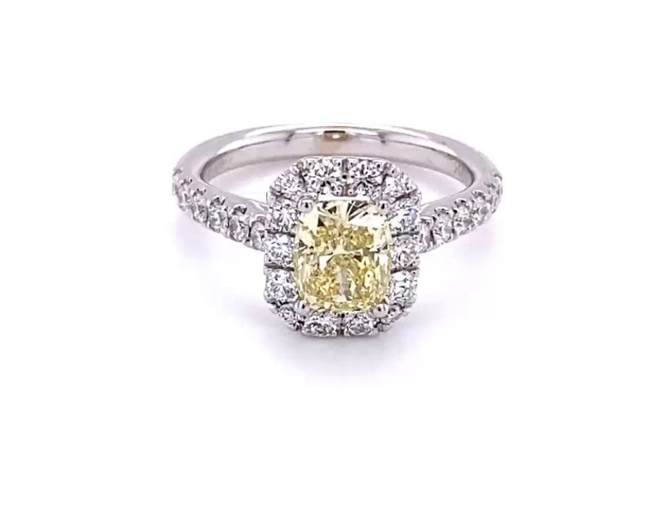 18K WHITE GOLD ELONGATED CUSHION CUT DIAMOND HALO ENGAGEMENT RING WITH SIDE DIAMONDS IN PAVE SET WITH GIA CERTIFIED DIAMOND 1,30CT FANCY YELLOW SI1