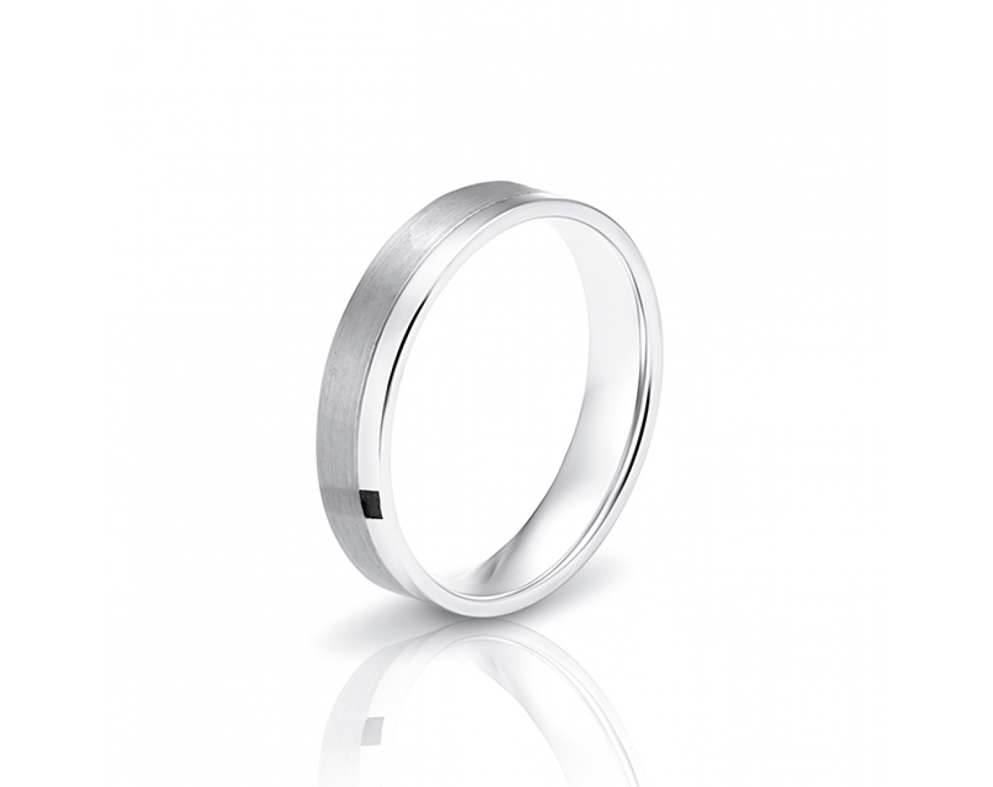 18k white gold 4,5mm two-toned* matte wedding band with a shiny edge