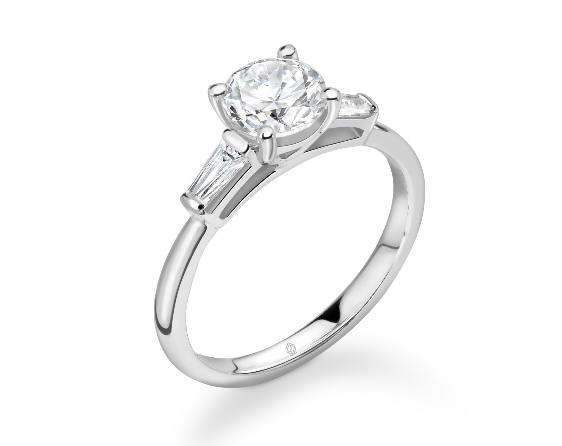 18K WHITE GOLD ROUND CUT DIAMOND RING WITH BAGUETTES CUT SIDE STONES