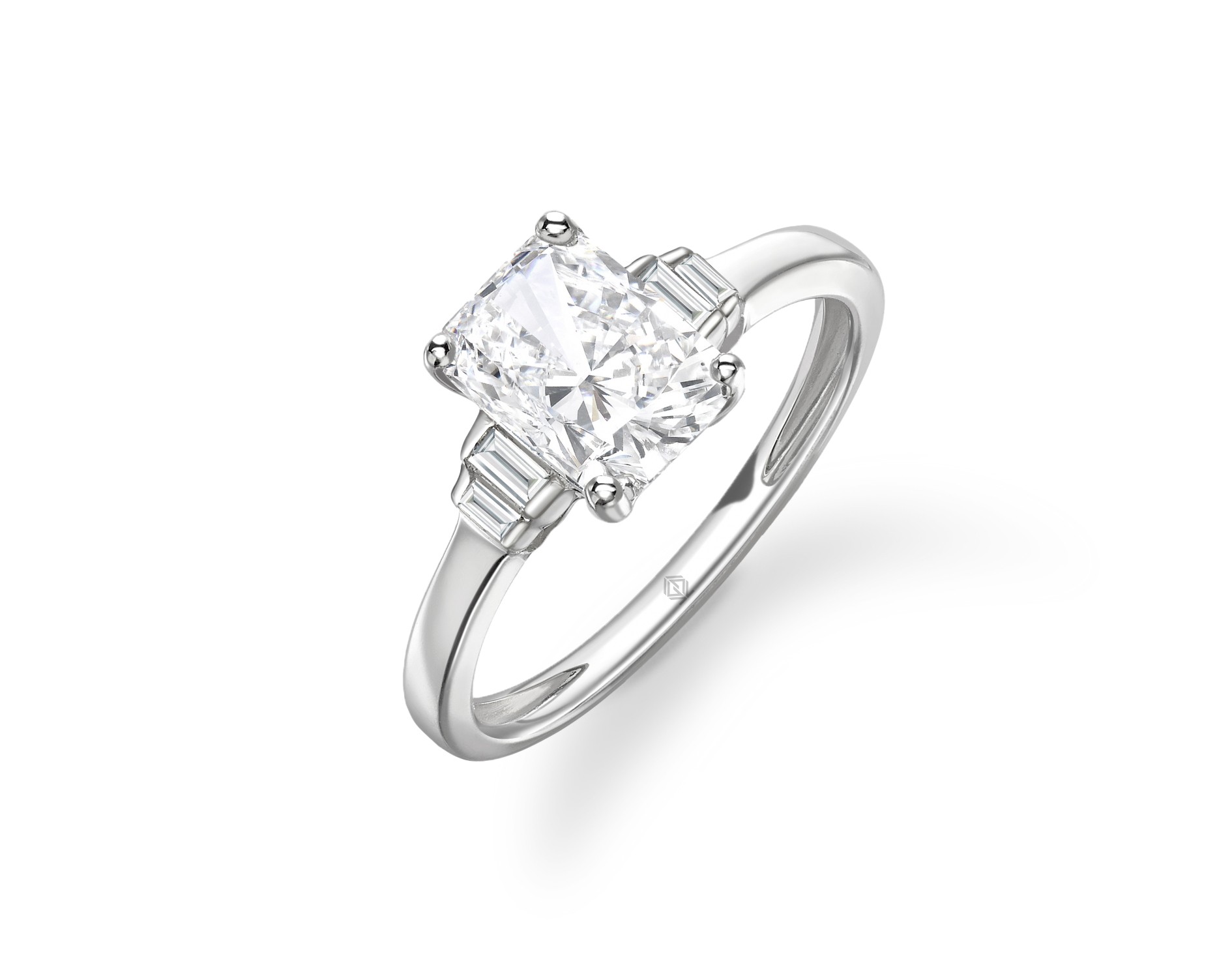 18K WHITE GOLD RADIANT CUT DIAMOND RING WITH BAGUETTES CUT SIDE STONES