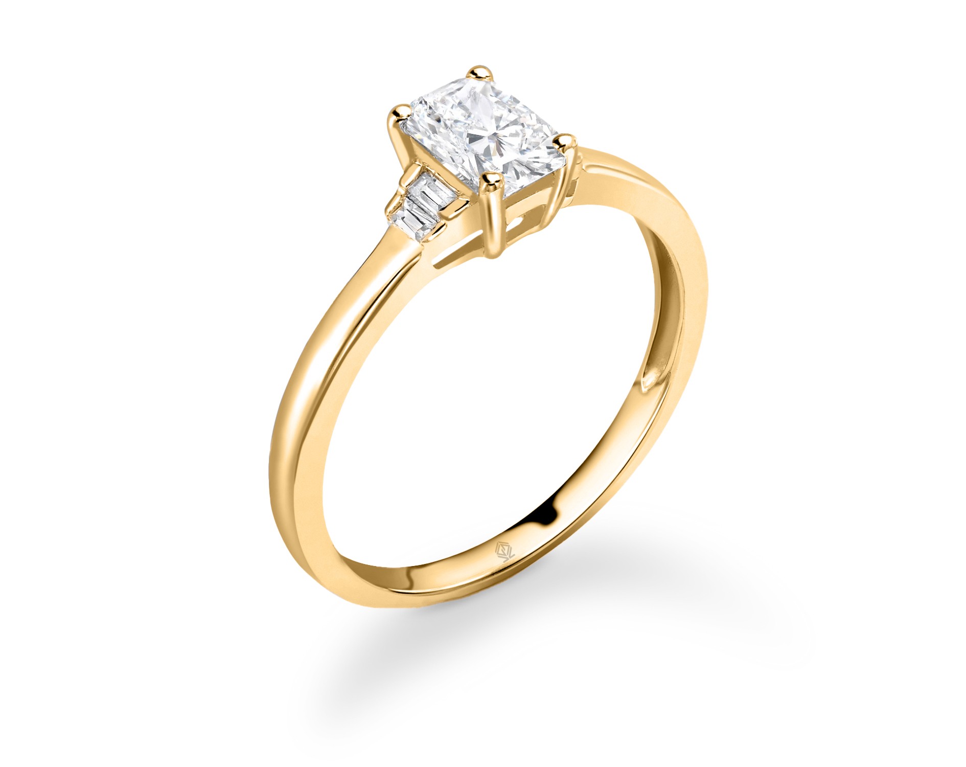 18K YELLOW GOLD RADIANT CUT DIAMOND RING WITH BAGUETTES CUT SIDE STONES